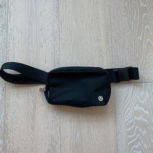 Lululemon Everywhere Belt Bag